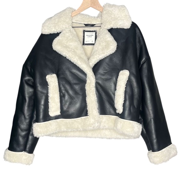 Abercrombie & Fitch Cropped Vegan Leather Sherpa oversized Jacket Size Medium - Picture 2 of 9